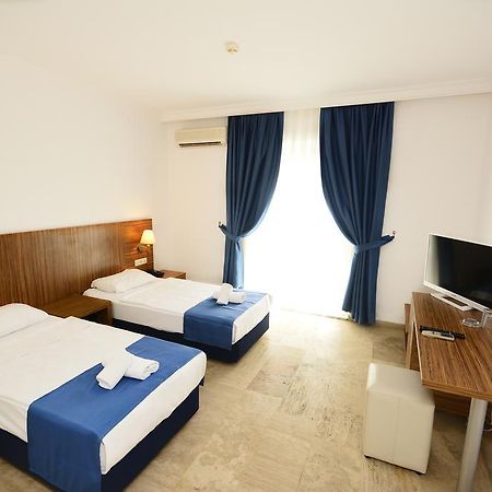 Club Blue White All Inclusive Тургутрейс Экстерьер фото