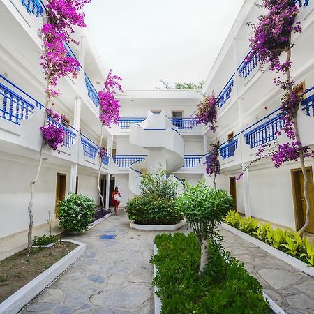 Club Blue White All Inclusive Тургутрейс Экстерьер фото