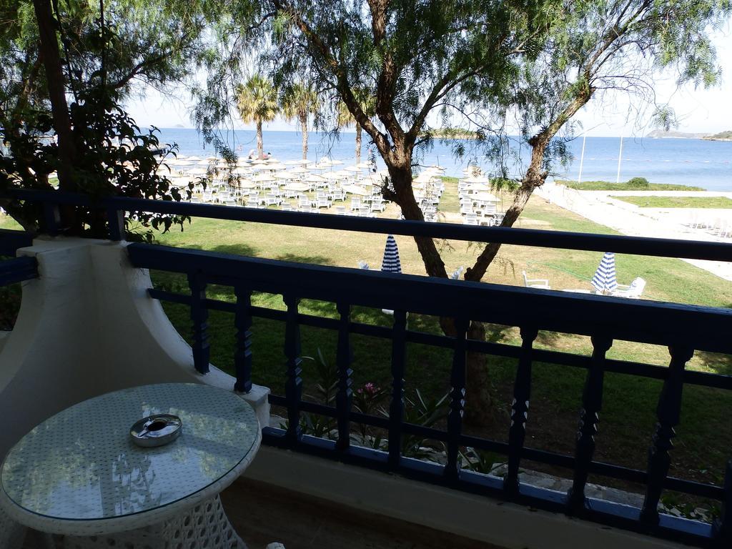 Club Blue White All Inclusive Тургутрейс Номер фото