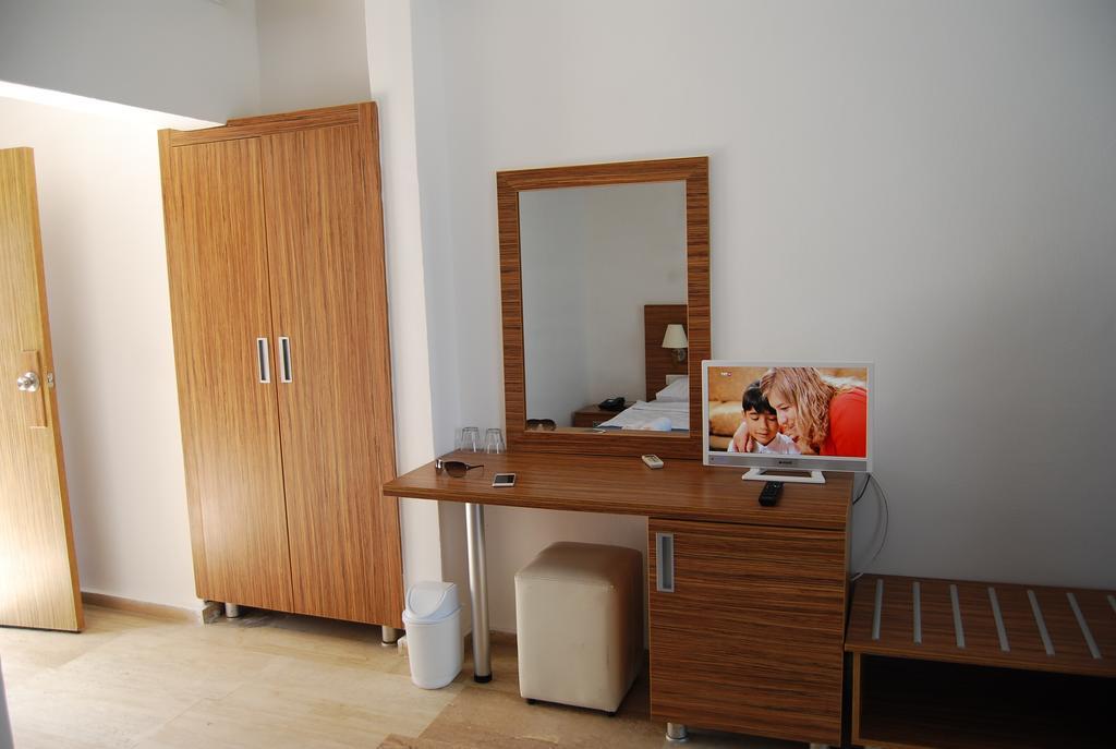 Club Blue White All Inclusive Тургутрейс Номер фото