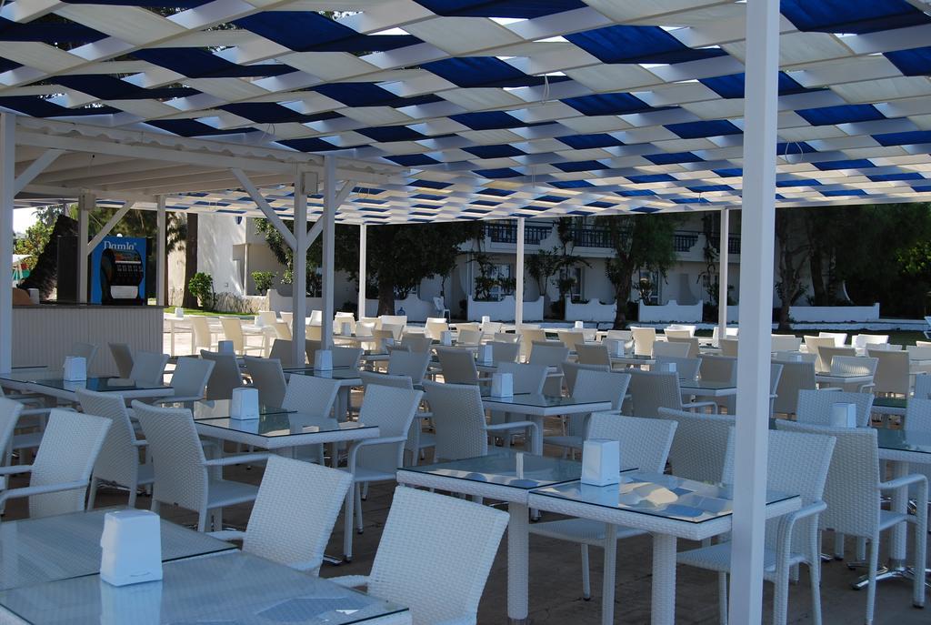 Club Blue White All Inclusive Тургутрейс Экстерьер фото