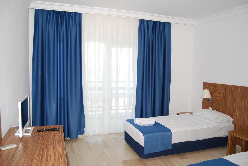Club Blue White All Inclusive Тургутрейс Номер фото