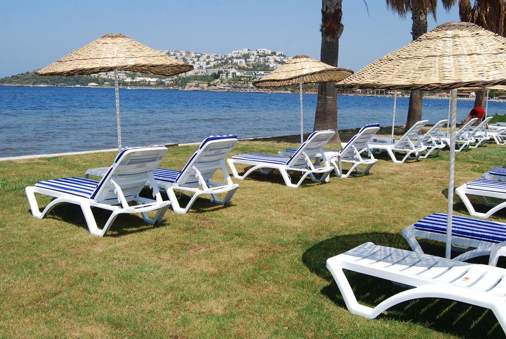 Club Blue White All Inclusive Тургутрейс Экстерьер фото