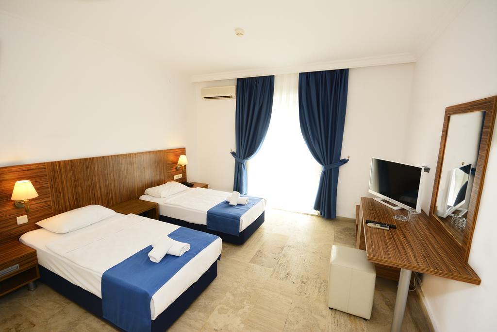Club Blue White All Inclusive Тургутрейс Экстерьер фото