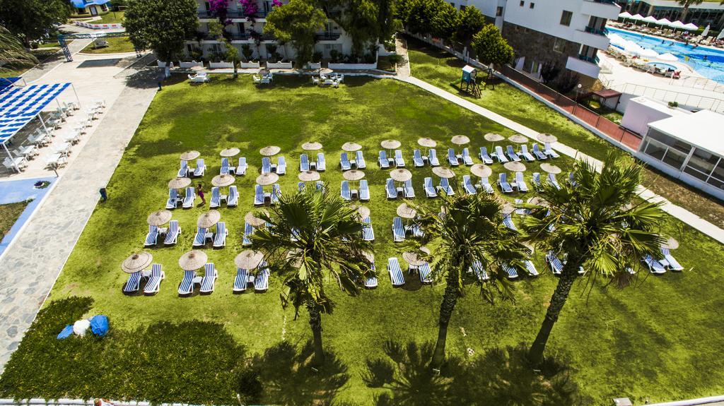 Club Blue White All Inclusive Тургутрейс Экстерьер фото