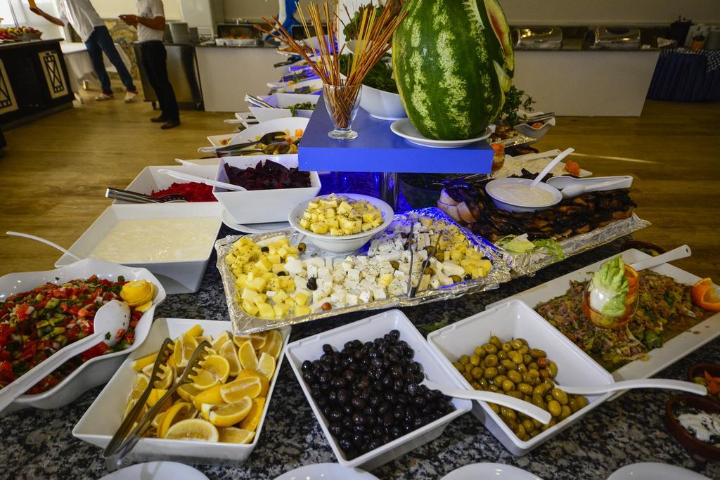 Club Blue White All Inclusive Тургутрейс Экстерьер фото