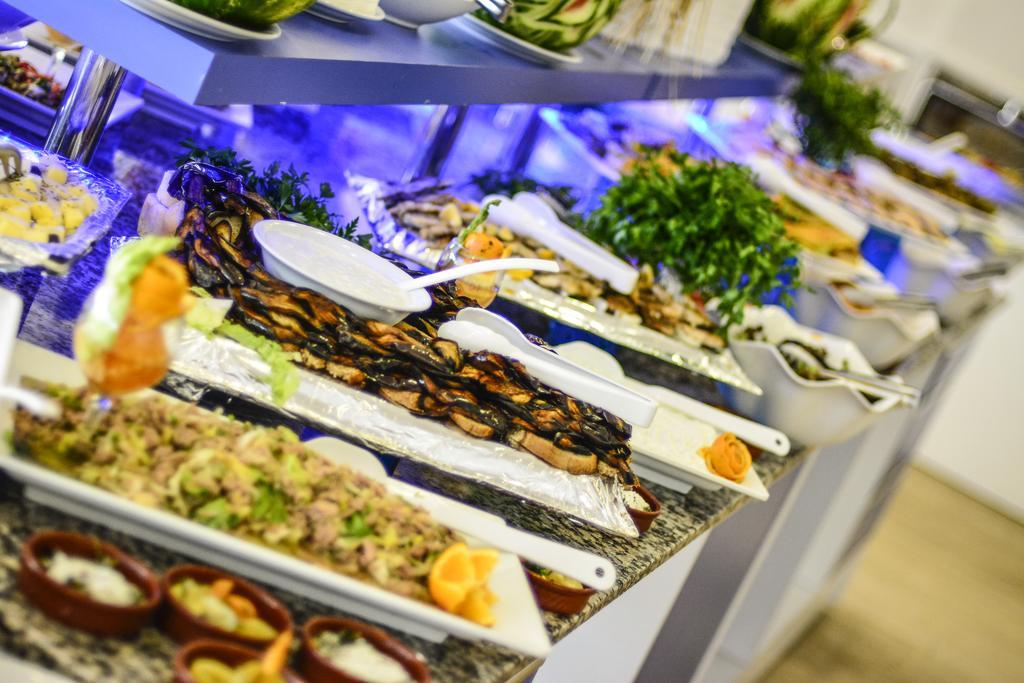 Club Blue White All Inclusive Тургутрейс Экстерьер фото