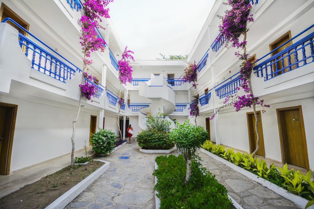 Club Blue White All Inclusive Тургутрейс Экстерьер фото