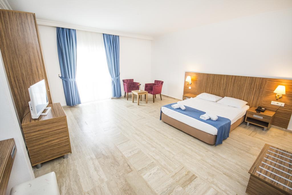 Club Blue White All Inclusive Тургутрейс Экстерьер фото