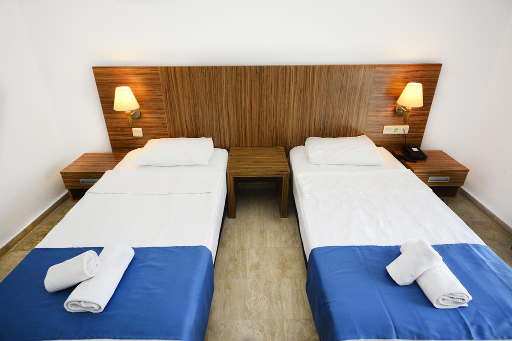 Club Blue White All Inclusive Тургутрейс Экстерьер фото