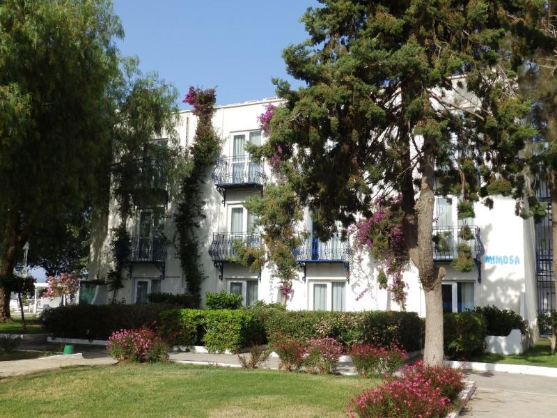 Club Blue White All Inclusive Тургутрейс Экстерьер фото